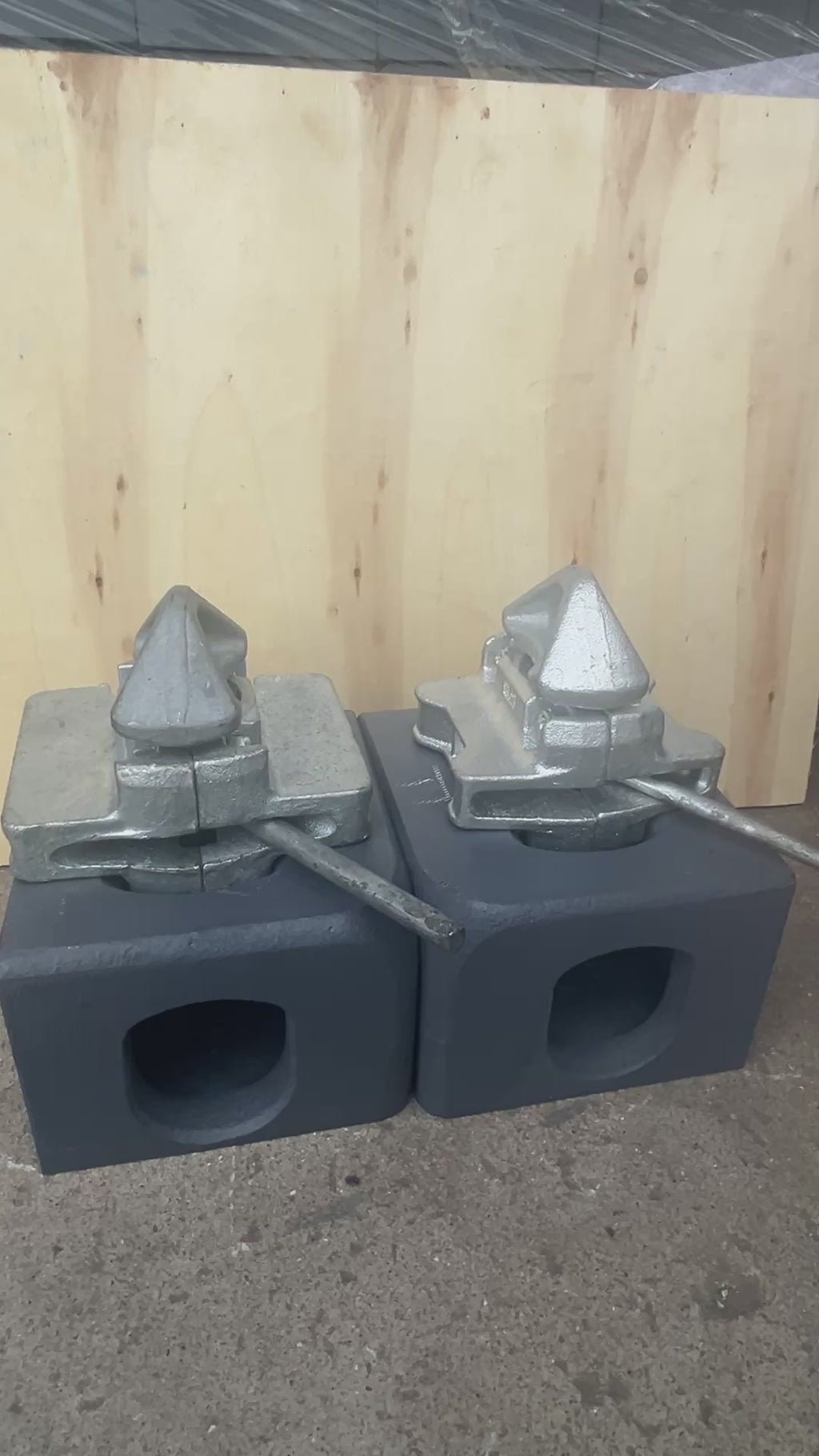 CC-1 Integral Rotating Twist Lock with Holes | Manual Container Stacking Twist Lock for Marine Lashing